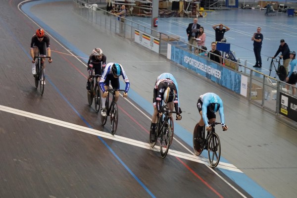 Tom Crabbe start 2023 met Belgische trui in keirin cyclingsite.be